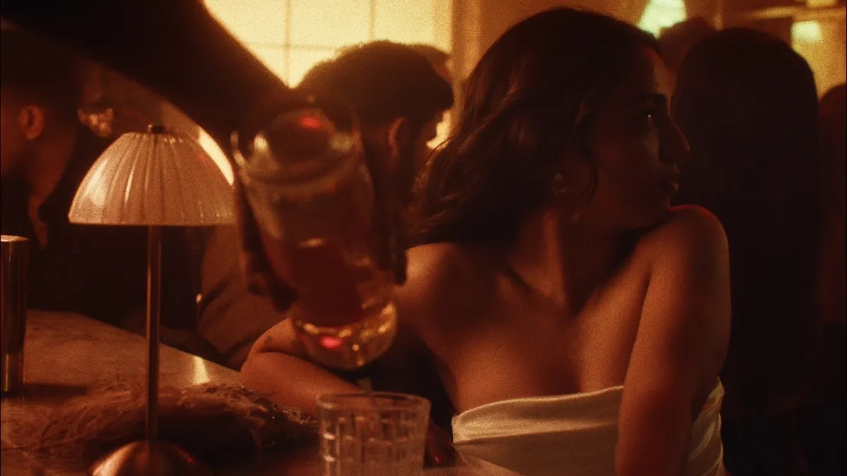 डी ए एफ ड्रंक ऐज़ एफ DAF Lyrics In HIndi- Yashraj, Badshah | DAF डी ए एफ ड्रंक ऐज़ एफ DAF Lyrics In HIndi- Yashraj, Badshah | DAF